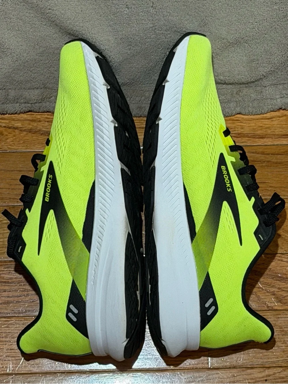 Brooks Launch 8 Running Shoes Men’s Size 12 D Neon Yellow Green Lightweight Walk